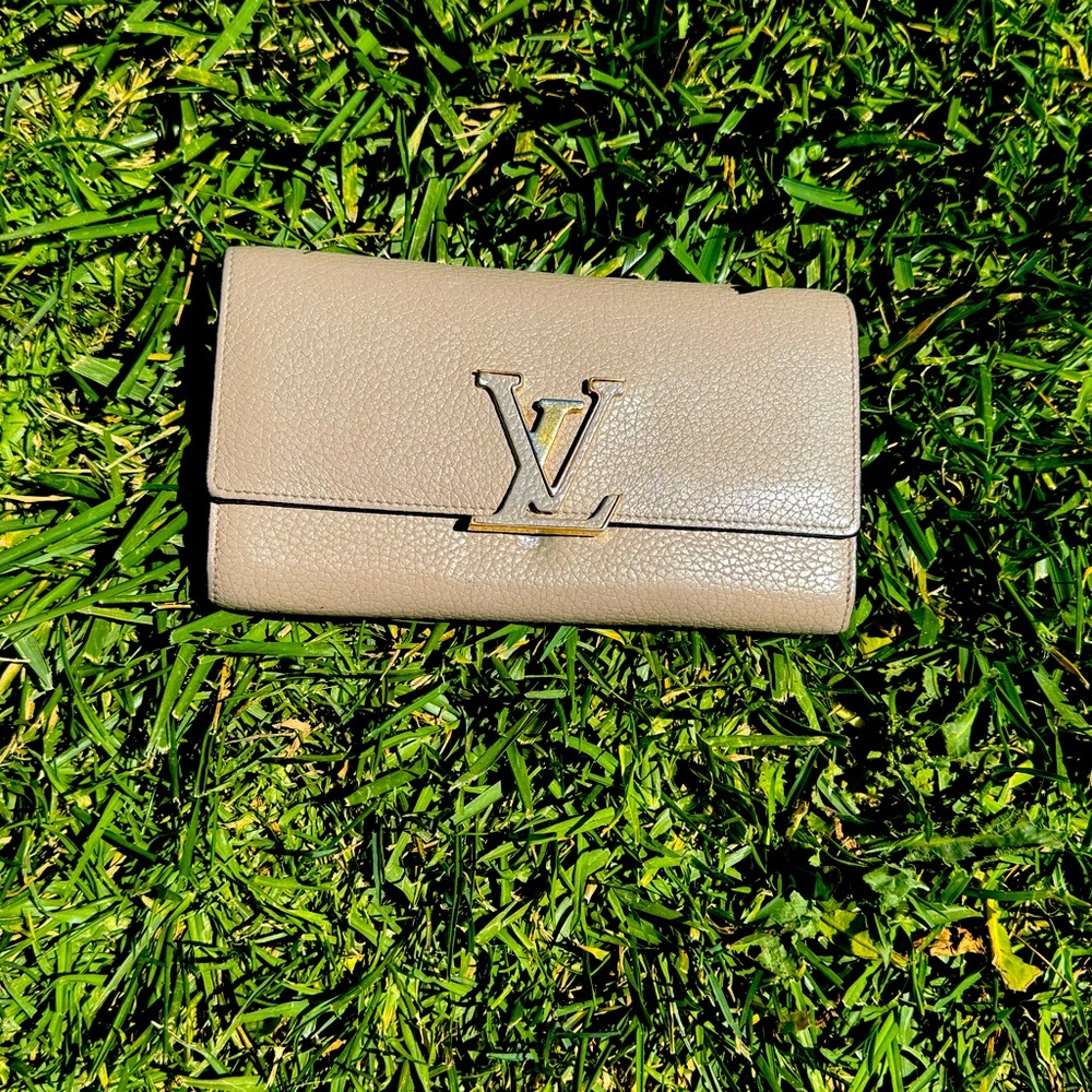 Tan Louis Vuitton hand clutch